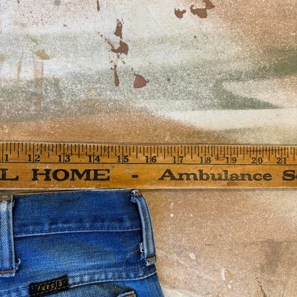 Vintage 1980s Beautifully faded Wrangler Jeans Measure 31/32x29 - Picture 5 of 6